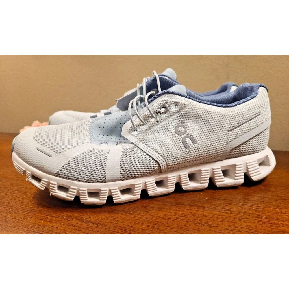 On Cloud 5 Womens Running Shoes Light Blue 59.98895 US 8.5 Low Top Sneakers